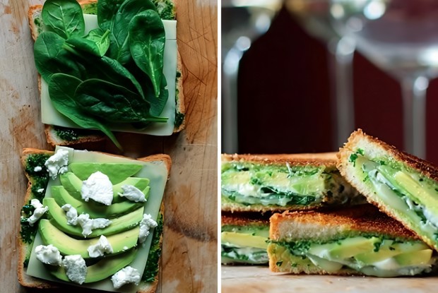 Жареный сэндвич с авокадо, шпинатом и сыром