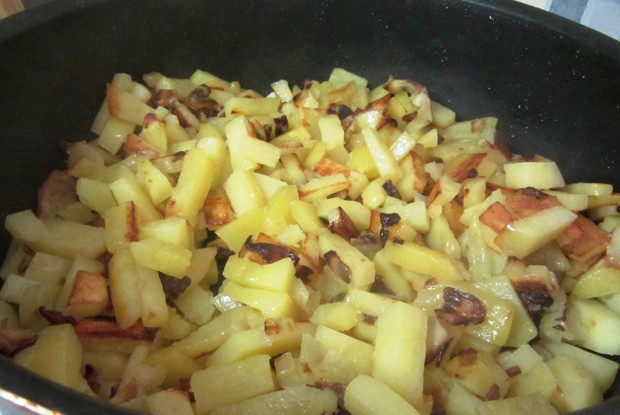 Жаренный картофель с шампиньонами