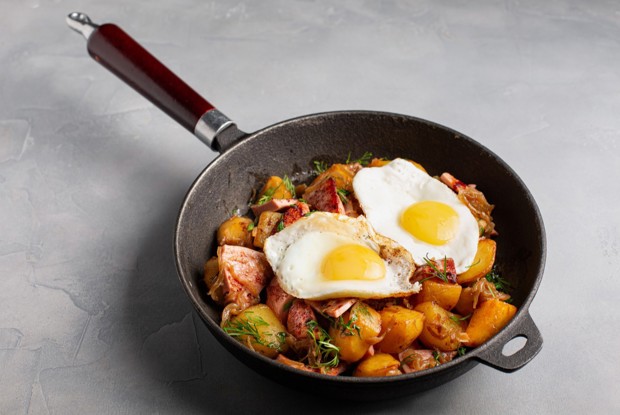 Жаренный картофель с яйцом по-деревенски