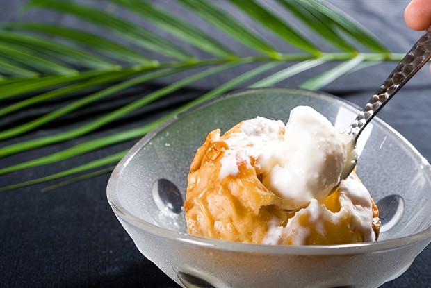 Жареное мороженое в кукурузных хлопьях