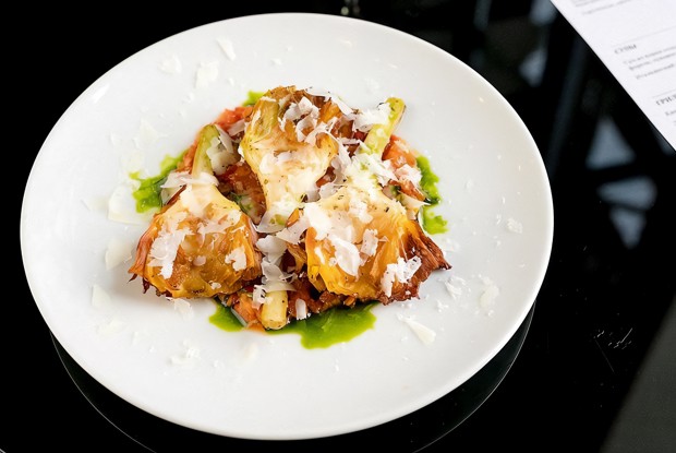 Жареные артишоки с базиликовым маслом