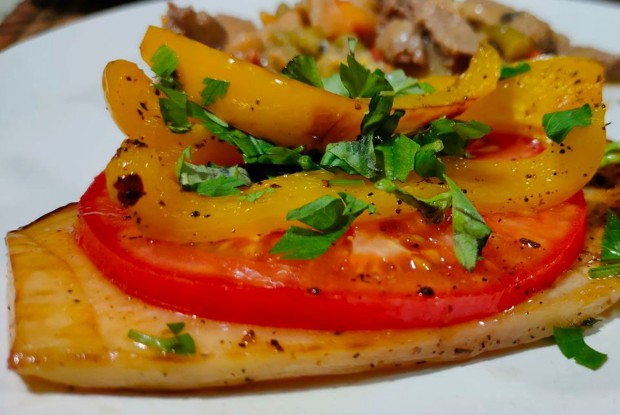 Жареные баклажаны с помидорами