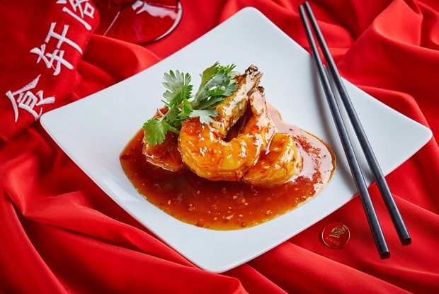 Жареные королевские креветки с чили и медом