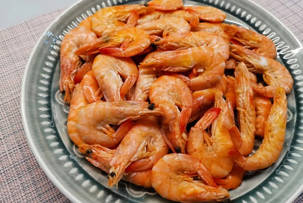 Жареные креветки с чесноком