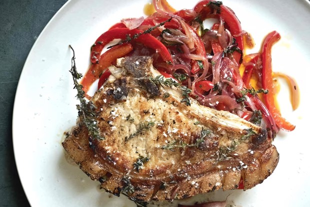 Жареные свиные отбивные с кисло-сладким перцем