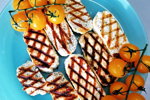 Жареный адыгейский сыр в чесночном масле