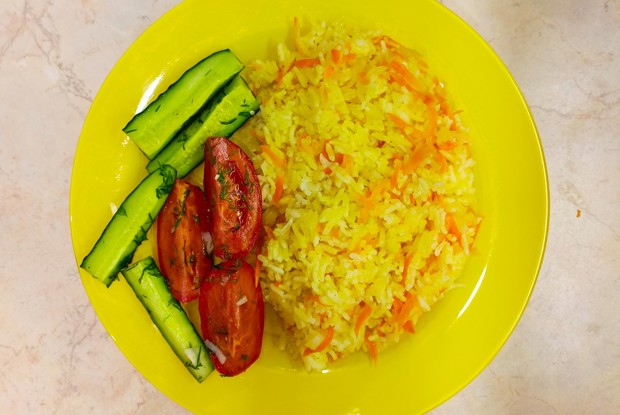 Жаренный рис на сковороде