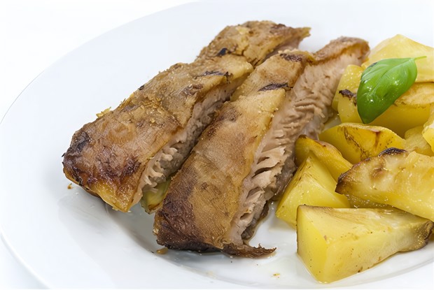 Жаркое из свиной грудинки с корочкой