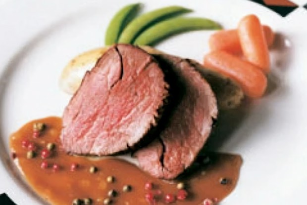 Жаркое с соусом из перца горошком