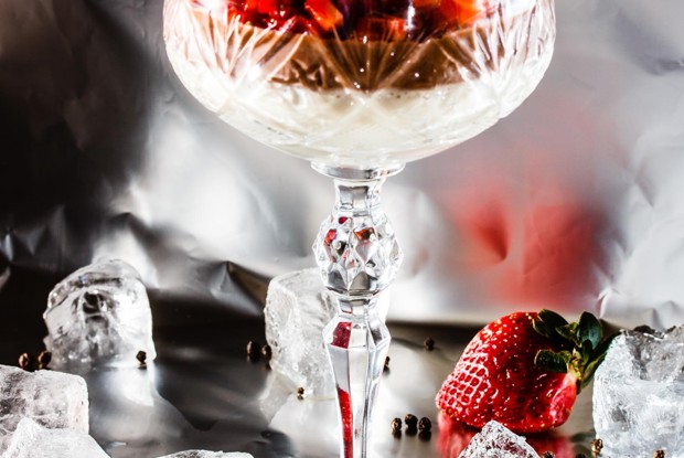 Желе из мацони с ягодами или тархуном