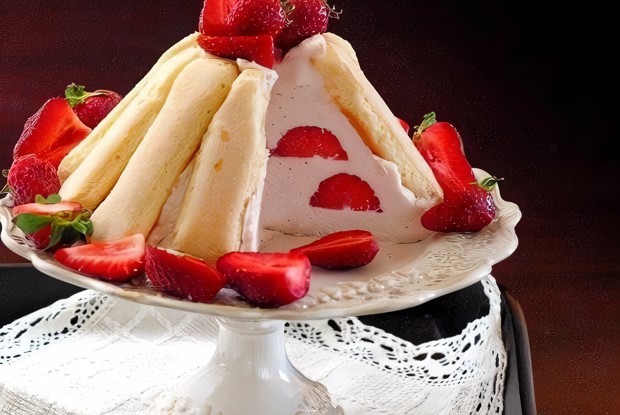 Желейный торт «Клубничная Шарлотта» без выпечки