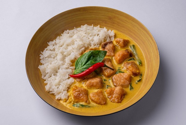 Желтое карри с лососем