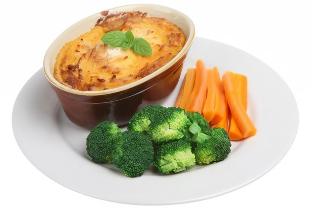 Жюльен с ветчиной, цветной капустой, брокколи и зеленым горошком