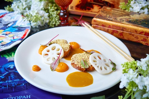 Жёлтое карри из курицы с бататом и лотосом