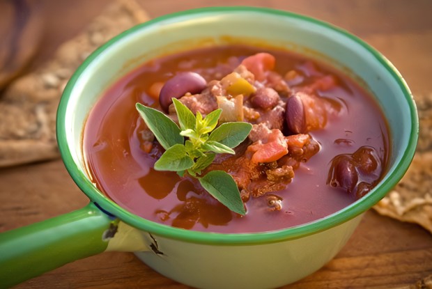 Зимний фасолевый суп с копченым мясом