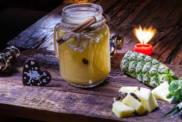Зимний мохито с ананасом, фруктовым чаем и кардамоном