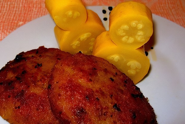 Золотистые котлеты из трех видов мяса