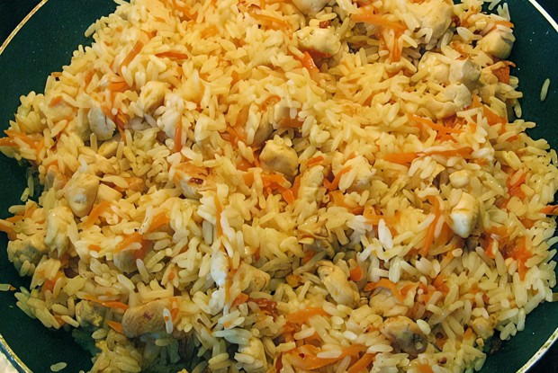 Золотистый плов с курицей