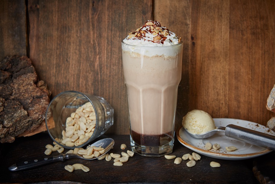 Фото рецепта Арахисовый молочный коктейль