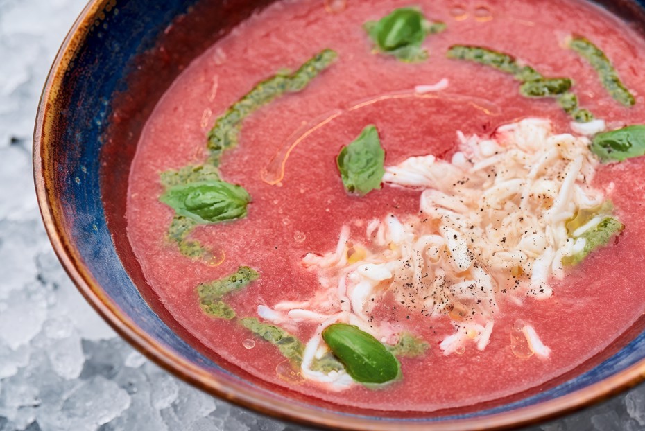 Фото рецепта Арбузно-томатный гаспачо с крабом
