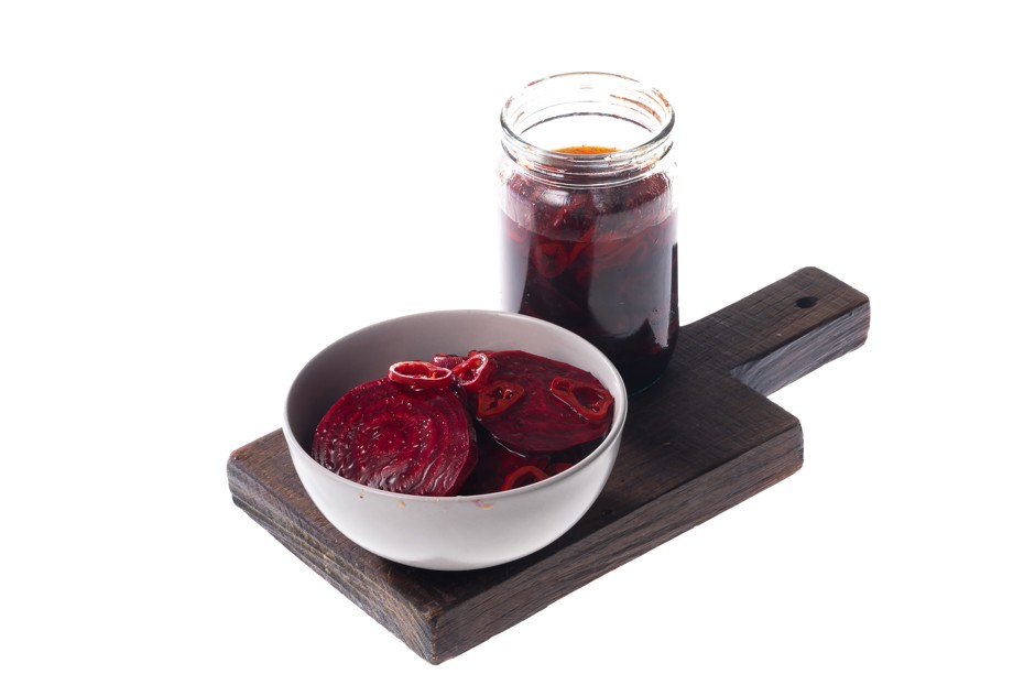 Фото рецепта Азиатский салат из маринованной свеклы с кунжутом