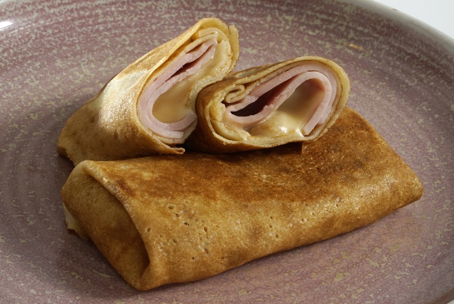 Фото рецепта Блины с ветчиной и сыром