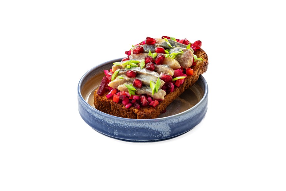 Фото рецепта Брускетта на черном хлебе в стиле винегрет