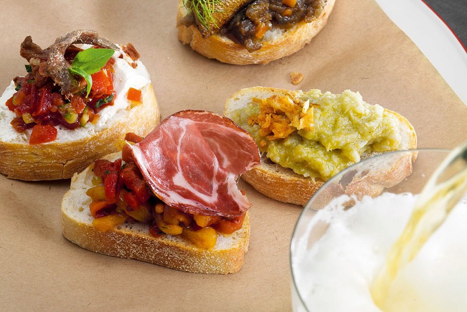 Фото рецепта Брускетты с разными начинками