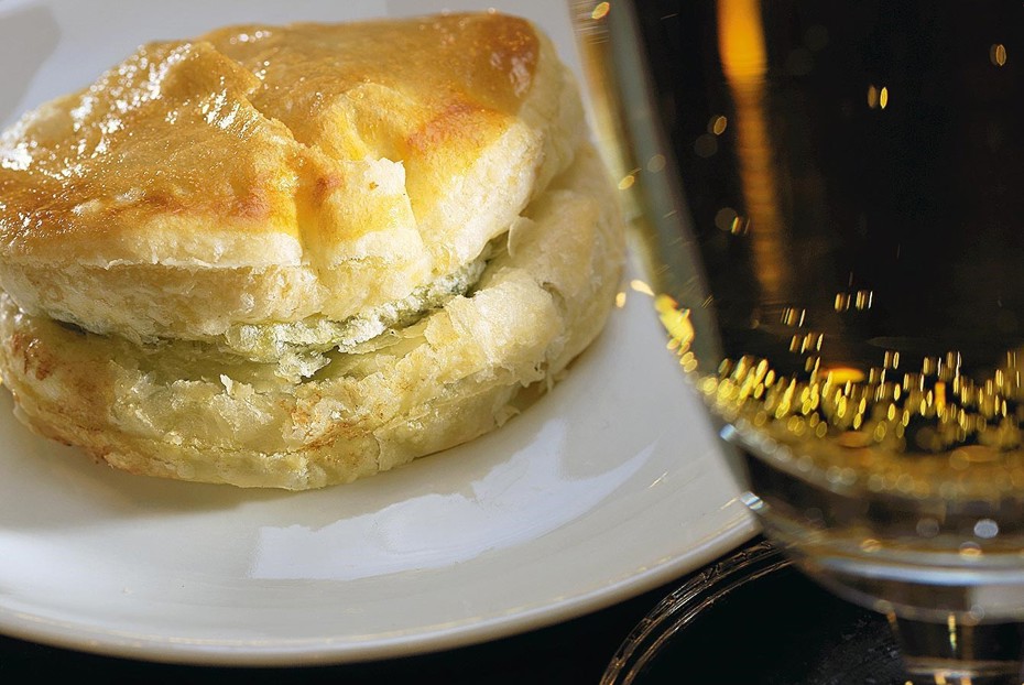 Фото рецепта Бурекас из порея