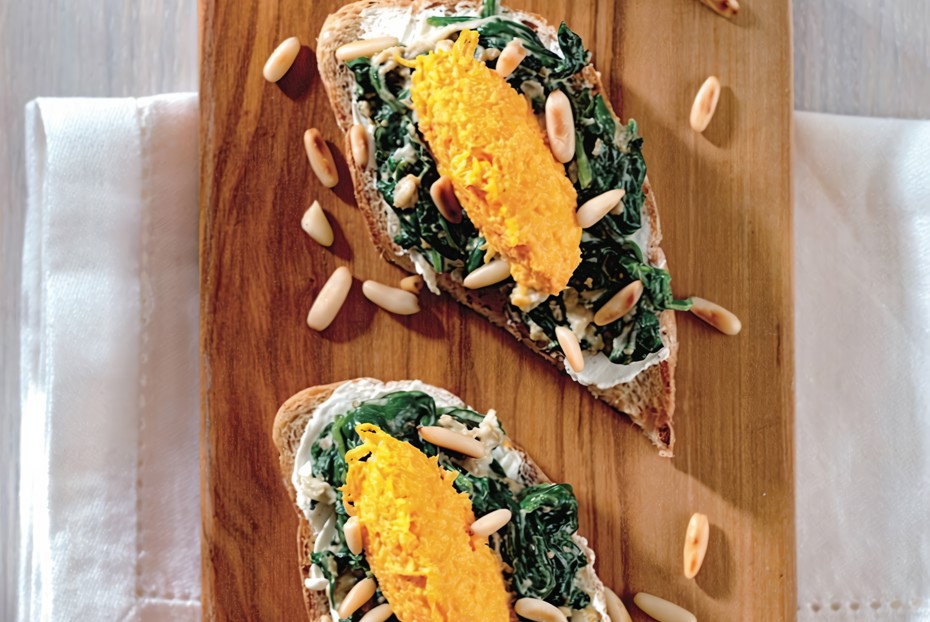 Фото рецепта Бутерброд с щавелем, творожным сыром и морковным муссом