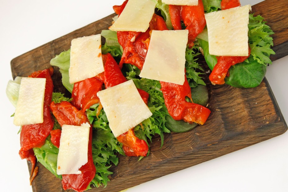 Фото рецепта Бутерброд с творожным сыром и печеным перцем