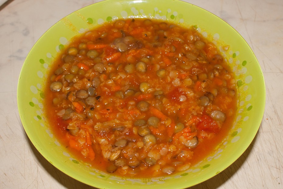 Фото рецепта Чечевичный суп с томатами