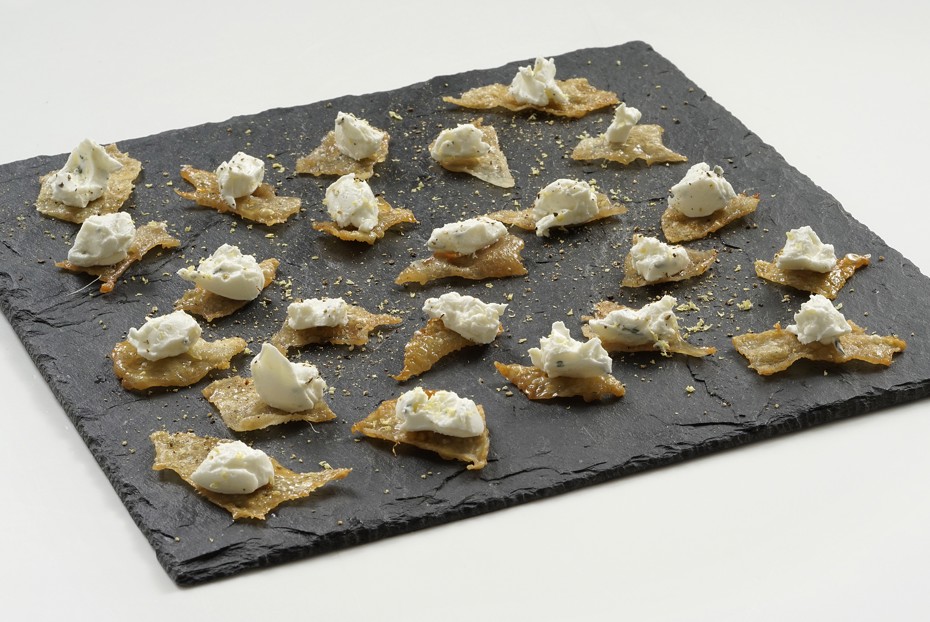 Фото рецепта Чипсы из куриной кожи