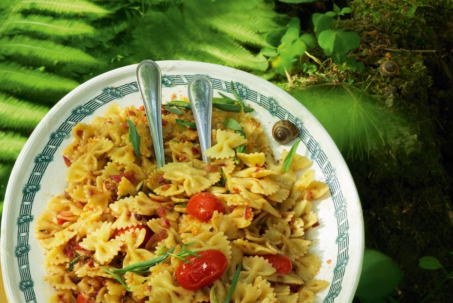 Фото рецепта Фарфалле с вяленой икрой и помидорами