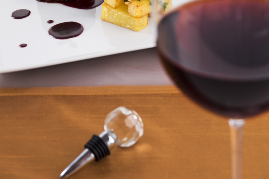 Фото рецепта Филе миньон с соусом борделез и картофелем конфи