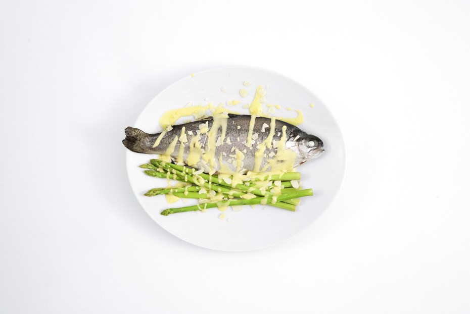 Фото рецепта Форель с миндалем и спаржей