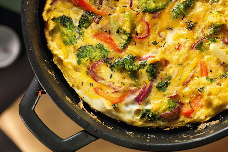 Фото рецепта Фриттата с брокколи и сладким перцем