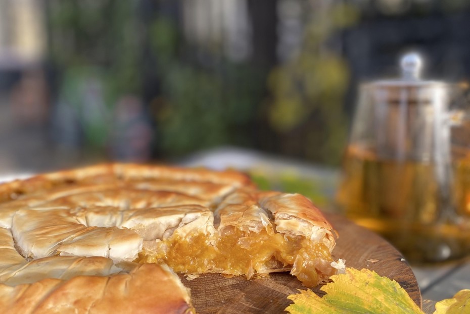 Фото рецепта Греческий сладкий пирог с тыквой