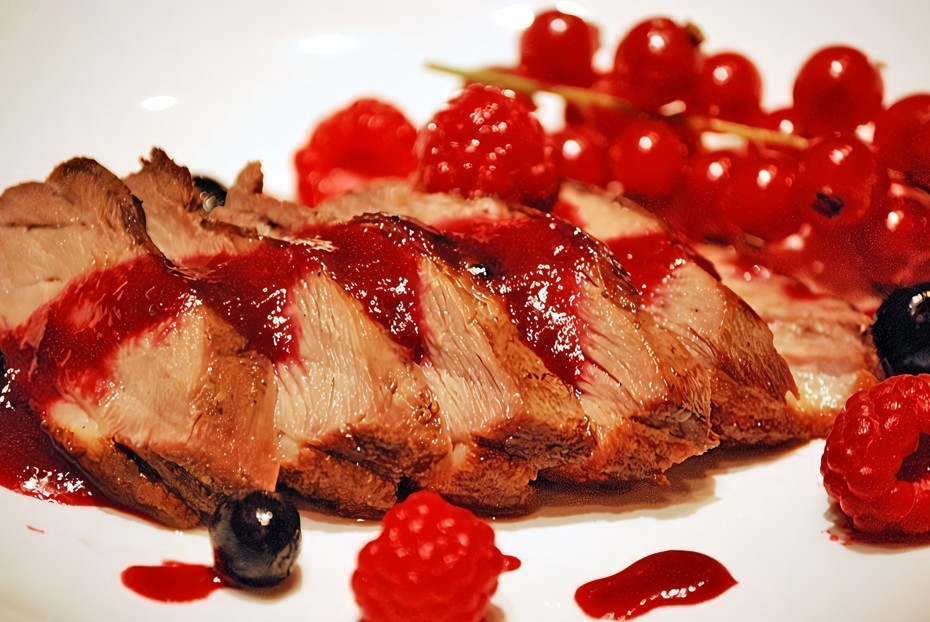 Фото рецепта Гусь с брусникой