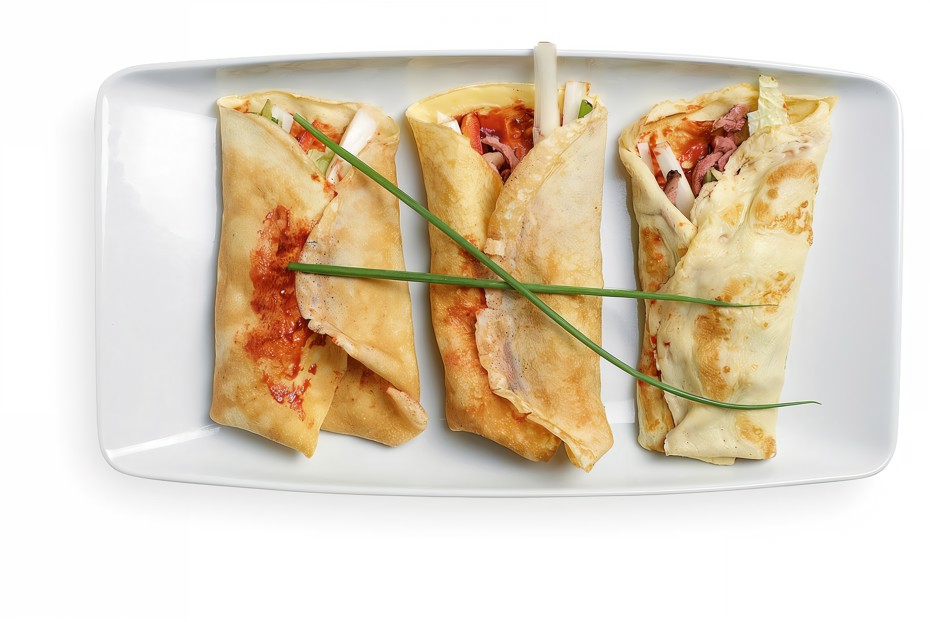 Фото рецепта Яичные блинчики с уткой и соусом хойсин