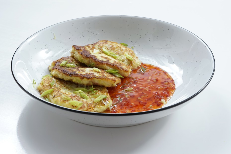 Фото рецепта Кабачковые оладьи с беконом