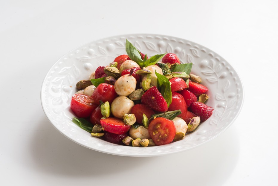 Фото рецепта Капрезе с клубникой