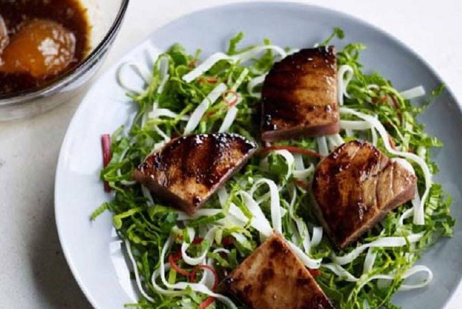 Фото рецепта Карамелизованный тунец в абрикосовой глазури