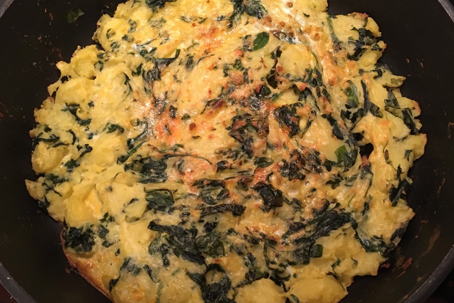 Фото рецепта Картофельная запеканка с чесноком и шпинатом