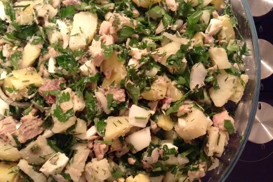 Фото рецепта Картофельный салат с яйцами и тунцом