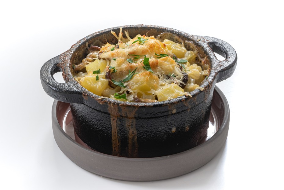 Фото рецепта Картошка с грибами в духовке