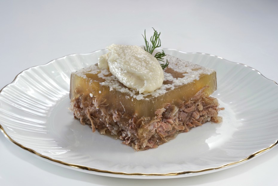 Фото рецепта Классический холодец из свинины и говядины