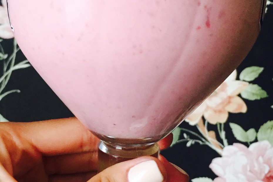 Фото рецепта Клубничный молочный коктейль