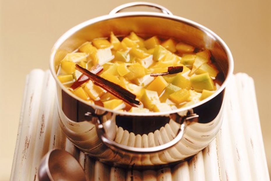 Фото рецепта Компот из свежих яблок и мандаринов