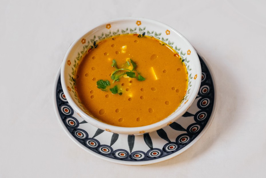 Фото рецепта Крем-суп из батата с тофу и карри